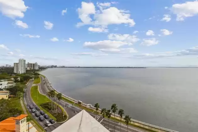 2900 BAY TO BAY BOULEVARD, TAMPA, Florida 33629, 2 Bedrooms Bedrooms, ,2 BathroomsBathrooms,Residential,For Sale,BAY TO BAY,MFRT3497359