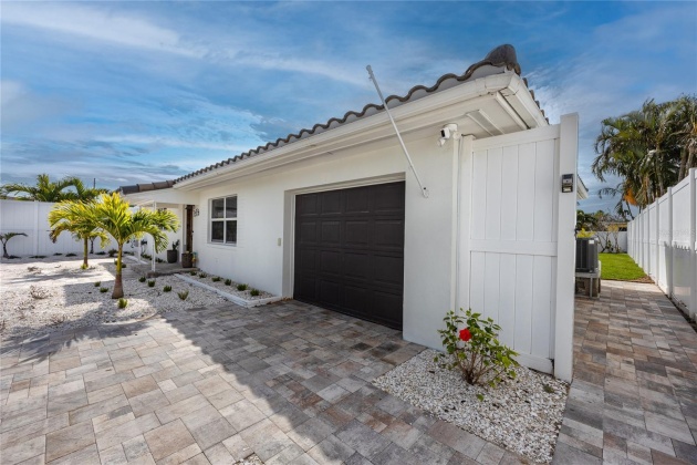 987 BOCA CIEGA ISLE DRIVE, ST PETE BEACH, Florida 33706, 2 Bedrooms Bedrooms, ,2 BathroomsBathrooms,Residential,For Sale,BOCA CIEGA ISLE,MFRU8228060