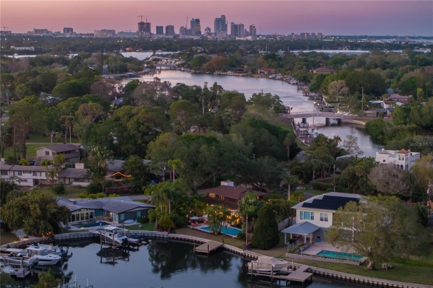 4701 PARADISE WAY, SAINT PETERSBURG, Florida 33705, 3 Bedrooms Bedrooms, ,3 BathroomsBathrooms,Residential,For Sale,PARADISE,MFRU8238391