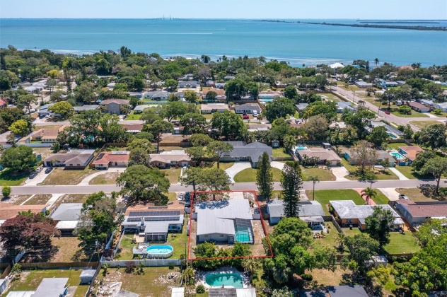 2421 67TH AVENUE, SAINT PETERSBURG, Florida 33712, 3 Bedrooms Bedrooms, ,2 BathroomsBathrooms,Residential,For Sale,67TH,MFRU8238609