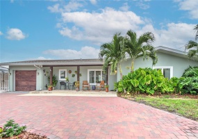 7931 1ST AVENUE, SAINT PETERSBURG, Florida 33707, 3 Bedrooms Bedrooms, ,2 BathroomsBathrooms,Residential,For Sale,1ST,MFRU8238507