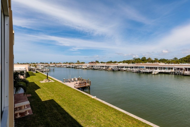 1 BOCA CIEGA POINT BOULEVARD, ST PETERSBURG, Florida 33708, 2 Bedrooms Bedrooms, ,2 BathroomsBathrooms,Residential,For Sale,BOCA CIEGA POINT,MFRU8235062