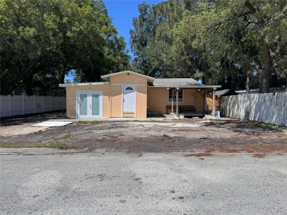 6513 48TH AVENUE, KENNETH CITY, Florida 33709, 2 Bedrooms Bedrooms, ,3 BathroomsBathrooms,Residential,For Sale,48TH,MFRU8238780