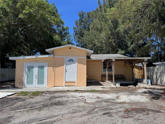 6513 48TH AVENUE, KENNETH CITY, Florida 33709, 2 Bedrooms Bedrooms, ,3 BathroomsBathrooms,Residential,For Sale,48TH,MFRU8238780