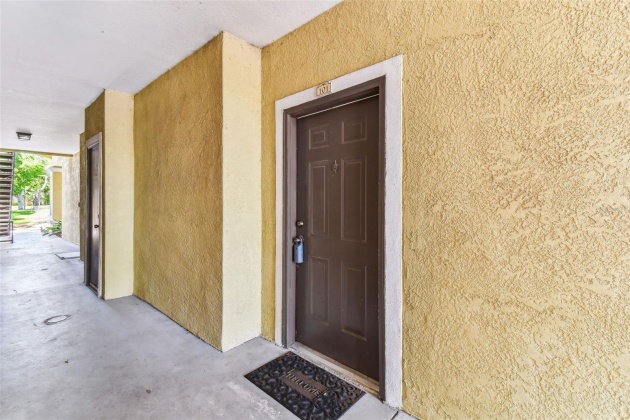 10103 COURTNEY OAKS CIRCLE, TAMPA, Florida 33619, 2 Bedrooms Bedrooms, ,2 BathroomsBathrooms,Residential,For Sale,COURTNEY OAKS,MFRT3515061