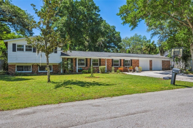 401 OVERLAND DRIVE, BRANDON, Florida 33511, 4 Bedrooms Bedrooms, ,2 BathroomsBathrooms,Residential,For Sale,OVERLAND,MFRT3518957