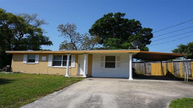 11698 104TH STREET, LARGO, Florida 33773, 2 Bedrooms Bedrooms, ,1 BathroomBathrooms,Residential,For Sale,104TH,MFRU8238622