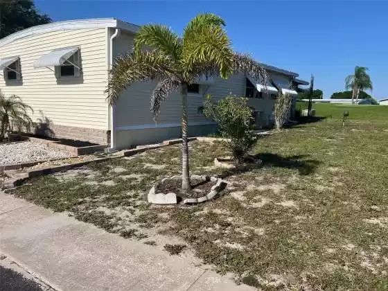13 THATCH PALM STREET, LARGO, Florida 33770, 2 Bedrooms Bedrooms, ,2 BathroomsBathrooms,Residential,For Sale,THATCH PALM,MFRU8239164