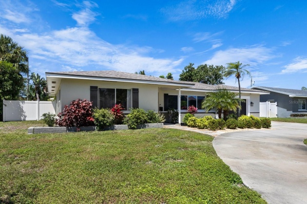 2325 SHORE DRIVE, SAINT PETERSBURG, Florida 33705, 3 Bedrooms Bedrooms, ,2 BathroomsBathrooms,Residential,For Sale,SHORE,MFRU8238212