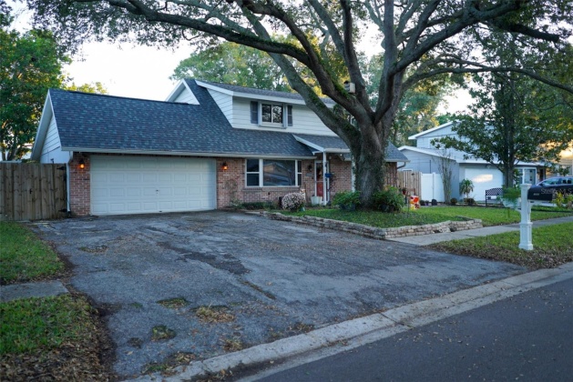 7206 AMHURST WAY, CLEARWATER, Florida 33764, 5 Bedrooms Bedrooms, ,2 BathroomsBathrooms,Residential,For Sale,AMHURST,MFRU8223688