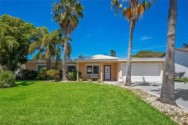 7115 SHORE DRIVE, ST PETERSBURG, Florida 33707, 3 Bedrooms Bedrooms, ,2 BathroomsBathrooms,Residential,For Sale,SHORE,MFRO6197549