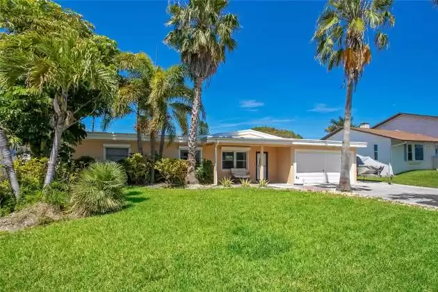 7115 SHORE DRIVE, ST PETERSBURG, Florida 33707, 3 Bedrooms Bedrooms, ,2 BathroomsBathrooms,Residential,For Sale,SHORE,MFRO6197549