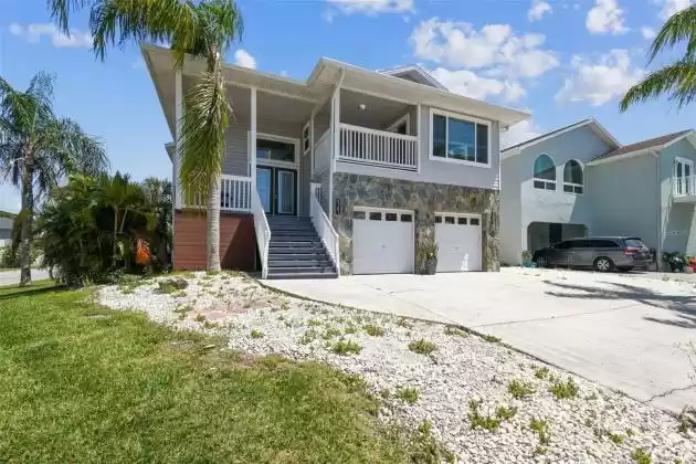 6101 BAYSIDE DRIVE, NEW PORT RICHEY, Florida 34652, 5 Bedrooms Bedrooms, ,3 BathroomsBathrooms,Residential,For Sale,BAYSIDE,MFRU8221963