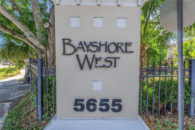 3181 BAYSHORE OAKS DR, TAMPA, Florida 33611, 3 Bedrooms Bedrooms, ,2 BathroomsBathrooms,Residential,For Sale,BAYSHORE OAKS DR,MFRT3521382