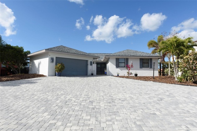 827 CHIPAWAY DRIVE, APOLLO BEACH, Florida 33572, 4 Bedrooms Bedrooms, ,2 BathroomsBathrooms,Residential,For Sale,CHIPAWAY,MFRT3521669