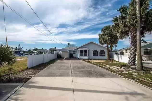 180 137TH AVENUE CIRCLE, MADEIRA BEACH, Florida 33708, 2 Bedrooms Bedrooms, ,1 BathroomBathrooms,Residential,For Sale,137TH AVENUE,MFRU8240359