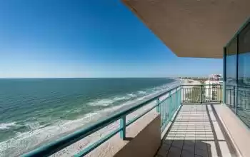 1520 GULF BOULEVARD, CLEARWATER BEACH, Florida 33767, 3 Bedrooms Bedrooms, ,2 BathroomsBathrooms,Residential,For Sale,GULF,MFRU8240410