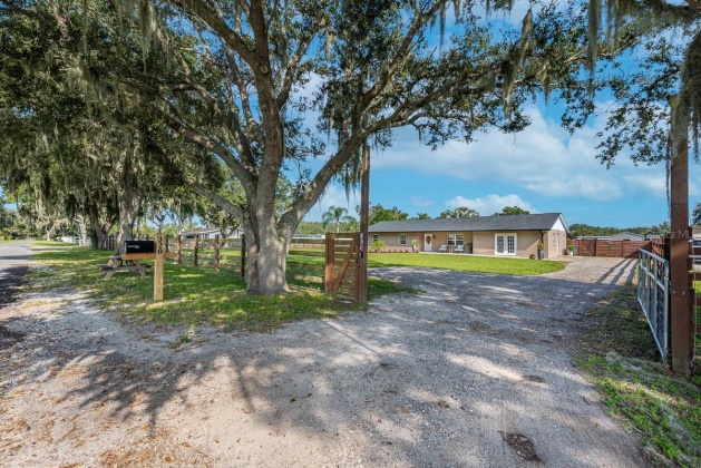 320 MOCCASIN HOLLOW ROAD, LITHIA, Florida 33547, 3 Bedrooms Bedrooms, ,2 BathroomsBathrooms,Residential,For Sale,MOCCASIN HOLLOW,MFRT3471721