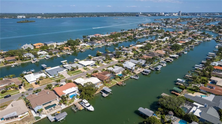 719 SNUG ISLAND, CLEARWATER, Florida 33767, 4 Bedrooms Bedrooms, ,3 BathroomsBathrooms,Residential,For Sale,SNUG,MFRU8209106