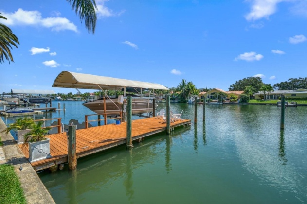 719 SNUG ISLAND, CLEARWATER, Florida 33767, 4 Bedrooms Bedrooms, ,3 BathroomsBathrooms,Residential,For Sale,SNUG,MFRU8209106