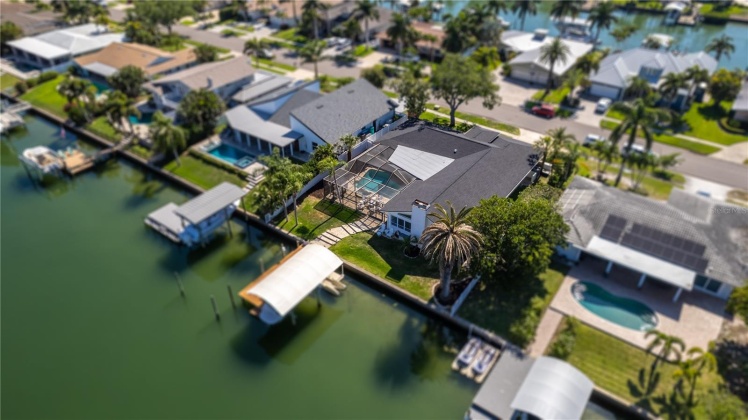 719 SNUG ISLAND, CLEARWATER, Florida 33767, 4 Bedrooms Bedrooms, ,3 BathroomsBathrooms,Residential,For Sale,SNUG,MFRU8209106