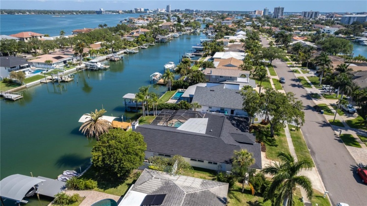 719 SNUG ISLAND, CLEARWATER, Florida 33767, 4 Bedrooms Bedrooms, ,3 BathroomsBathrooms,Residential,For Sale,SNUG,MFRU8209106