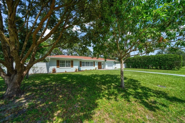 1736 GOLF VIEW DRIVE, BELLEAIR, Florida 33756, 3 Bedrooms Bedrooms, ,2 BathroomsBathrooms,Residential,For Sale,GOLF VIEW,MFRU8213610