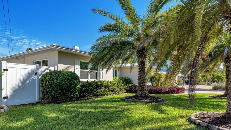 1245 BOCA CIEGA ISLE DRIVE, ST PETE BEACH, Florida 33706, 2 Bedrooms Bedrooms, ,1 BathroomBathrooms,Residential,For Sale,BOCA CIEGA ISLE,MFRU8241156