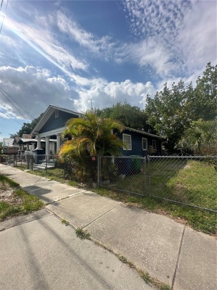 1016 15TH AVENUE, TAMPA, Florida 33605, 3 Bedrooms Bedrooms, ,1 BathroomBathrooms,Residential,For Sale,15TH,MFRT3523113