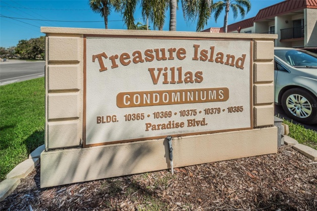 10365 PARADISE BOULEVARD, TREASURE ISLAND, Florida 33706, 2 Bedrooms Bedrooms, ,2 BathroomsBathrooms,Residential,For Sale,PARADISE,MFRL4941066