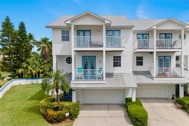 101 YACHT CLUB CIRCLE, NORTH REDINGTON BEACH, Florida 33708, 3 Bedrooms Bedrooms, ,2 BathroomsBathrooms,Residential,For Sale,YACHT CLUB,MFRU8240462