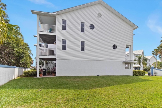 101 YACHT CLUB CIRCLE, NORTH REDINGTON BEACH, Florida 33708, 3 Bedrooms Bedrooms, ,2 BathroomsBathrooms,Residential,For Sale,YACHT CLUB,MFRU8240462