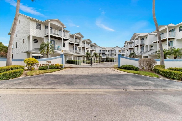 101 YACHT CLUB CIRCLE, NORTH REDINGTON BEACH, Florida 33708, 3 Bedrooms Bedrooms, ,2 BathroomsBathrooms,Residential,For Sale,YACHT CLUB,MFRU8240462