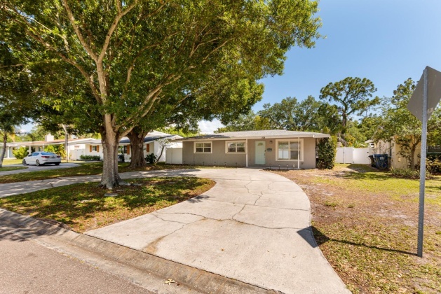 238 43RD AVENUE, SAINT PETERSBURG, Florida 33703, 3 Bedrooms Bedrooms, ,2 BathroomsBathrooms,Residential,For Sale,43RD,MFRU8241521