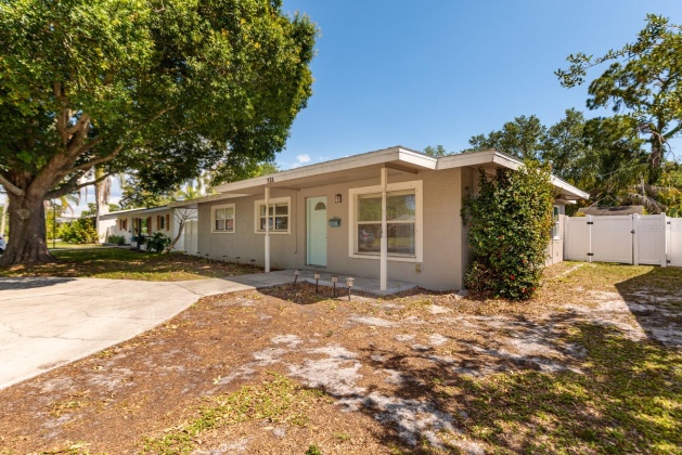 238 43RD AVENUE, SAINT PETERSBURG, Florida 33703, 3 Bedrooms Bedrooms, ,2 BathroomsBathrooms,Residential,For Sale,43RD,MFRU8241521