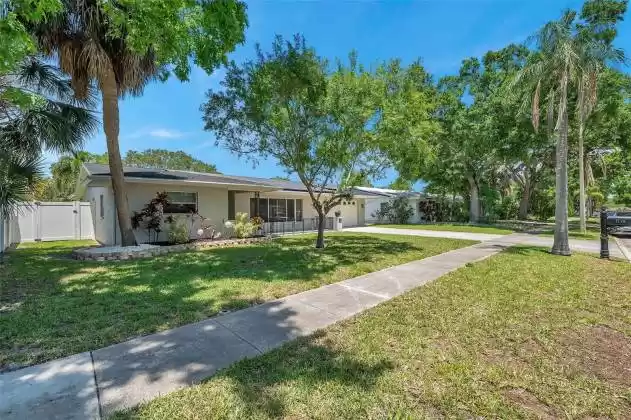 1726 HITCHING POST LANE, DUNEDIN, Florida 34698, 3 Bedrooms Bedrooms, ,2 BathroomsBathrooms,Residential,For Sale,HITCHING POST,MFRU8241464
