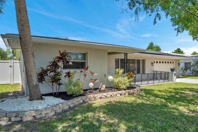 1726 HITCHING POST LANE, DUNEDIN, Florida 34698, 3 Bedrooms Bedrooms, ,2 BathroomsBathrooms,Residential,For Sale,HITCHING POST,MFRU8241464