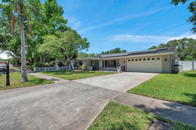 1726 HITCHING POST LANE, DUNEDIN, Florida 34698, 3 Bedrooms Bedrooms, ,2 BathroomsBathrooms,Residential,For Sale,HITCHING POST,MFRU8241464