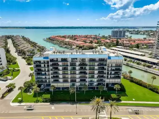 1591 GULF BOULEVARD, CLEARWATER, Florida 33767, 2 Bedrooms Bedrooms, ,2 BathroomsBathrooms,Residential,For Sale,GULF,MFRT3523437