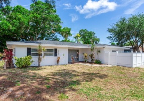 3553 CENTER CIRCLE, LARGO, Florida 33774, 3 Bedrooms Bedrooms, ,2 BathroomsBathrooms,Residential,For Sale,CENTER,MFRU8215908