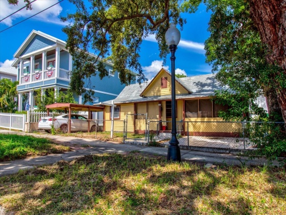 143 ORANGE STREET, TARPON SPRINGS, Florida 34689, 3 Bedrooms Bedrooms, ,2 BathroomsBathrooms,Residential,For Sale,ORANGE,MFRU8214148