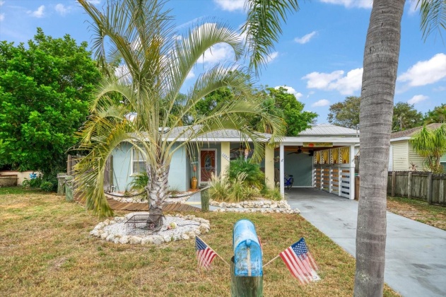 1207 1ST STREET, INDIAN ROCKS BEACH, Florida 33785, 2 Bedrooms Bedrooms, ,2 BathroomsBathrooms,Residential,For Sale,1ST,MFRU8214469