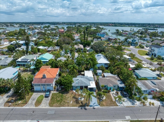 1207 1ST STREET, INDIAN ROCKS BEACH, Florida 33785, 2 Bedrooms Bedrooms, ,2 BathroomsBathrooms,Residential,For Sale,1ST,MFRU8214469