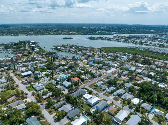 1207 1ST STREET, INDIAN ROCKS BEACH, Florida 33785, 2 Bedrooms Bedrooms, ,2 BathroomsBathrooms,Residential,For Sale,1ST,MFRU8214469