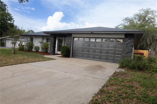 2110 ELMWOOD COURT, PLANT CITY, Florida 33563, 3 Bedrooms Bedrooms, ,2 BathroomsBathrooms,Residential,For Sale,ELMWOOD,MFRT3526639