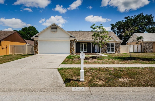 929 SUNRIDGE POINT DRIVE, SEFFNER, Florida 33584, 3 Bedrooms Bedrooms, ,2 BathroomsBathrooms,Residential,For Sale,SUNRIDGE POINT,MFRU8243686