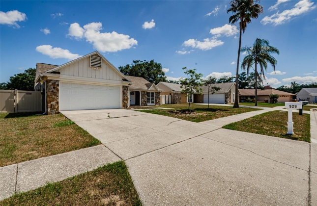 929 SUNRIDGE POINT DRIVE, SEFFNER, Florida 33584, 3 Bedrooms Bedrooms, ,2 BathroomsBathrooms,Residential,For Sale,SUNRIDGE POINT,MFRU8243686