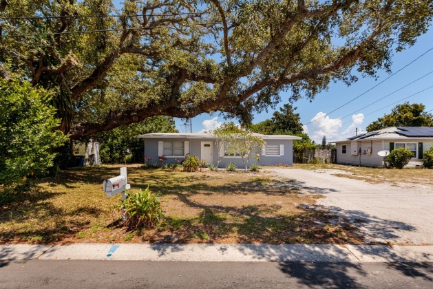 1224 BELLEVUE BOULEVARD, CLEARWATER, Florida 33756, 3 Bedrooms Bedrooms, ,2 BathroomsBathrooms,Residential,For Sale,BELLEVUE,MFRT3523769