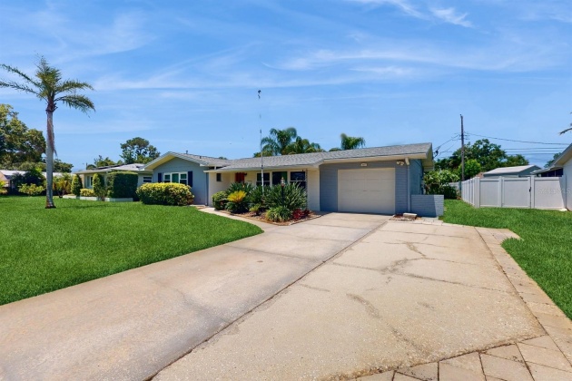 1952 60TH STREET, SAINT PETERSBURG, Florida 33710, 2 Bedrooms Bedrooms, ,2 BathroomsBathrooms,Residential,For Sale,60TH,MFRU8244081