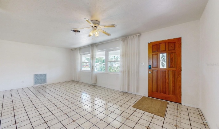 1952 60TH STREET, SAINT PETERSBURG, Florida 33710, 2 Bedrooms Bedrooms, ,2 BathroomsBathrooms,Residential,For Sale,60TH,MFRU8244081